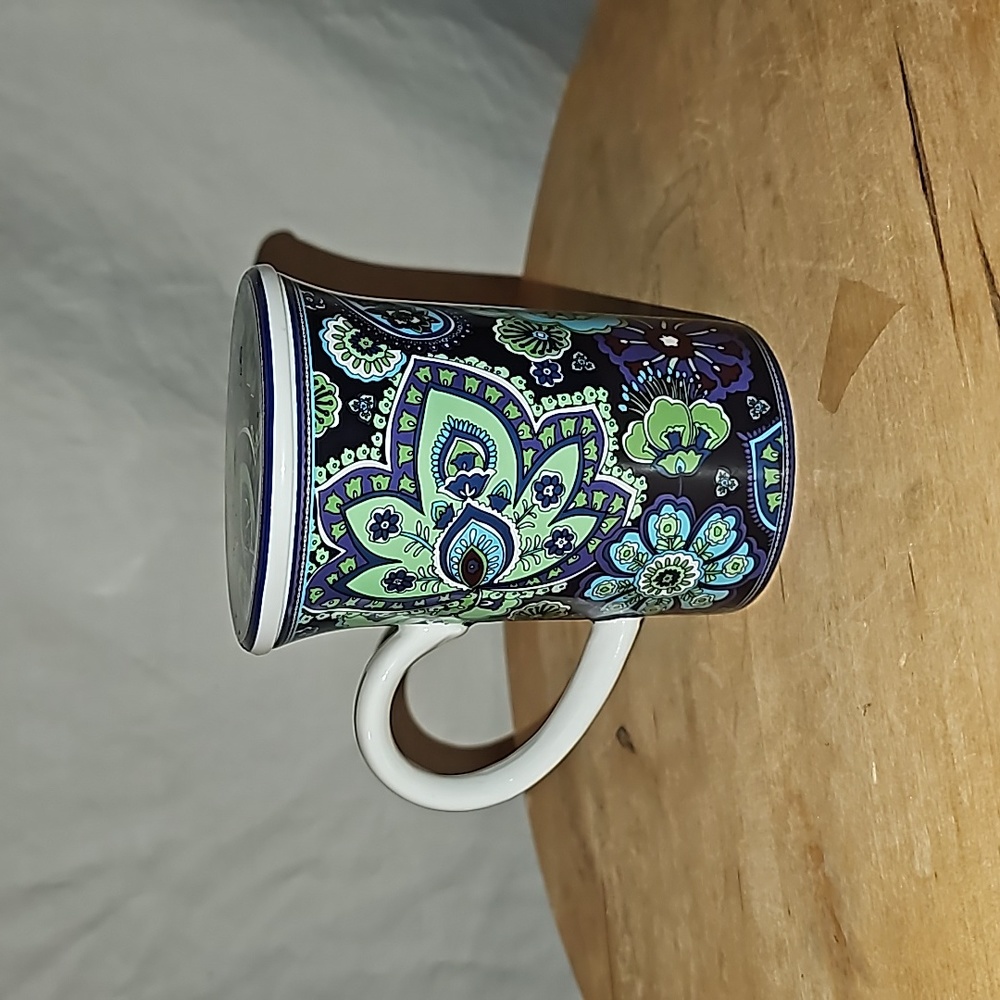 Vera Bradley mug with lid